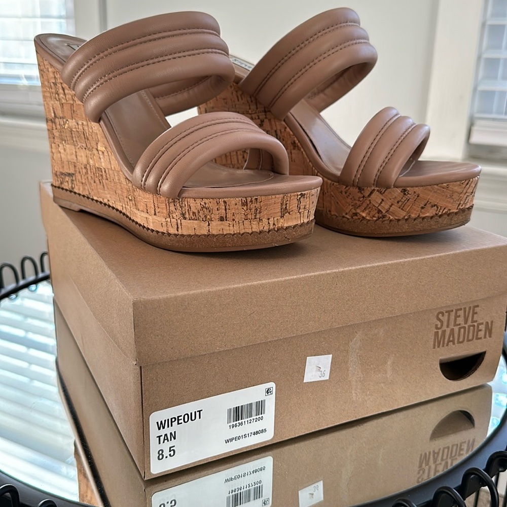 Steve Madden Tan Wipeout Cork Wedges, size 8.5